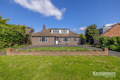 Broad Lodge Southend Road, Stanford-le-hope, SS17 8HW