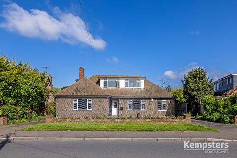 Broad Lodge Southend Road, Stanford-le-hope, SS17 8HW