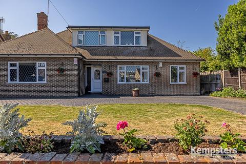 Broad Lodge Southend Road, Stanford-le-hope, SS17 8HW