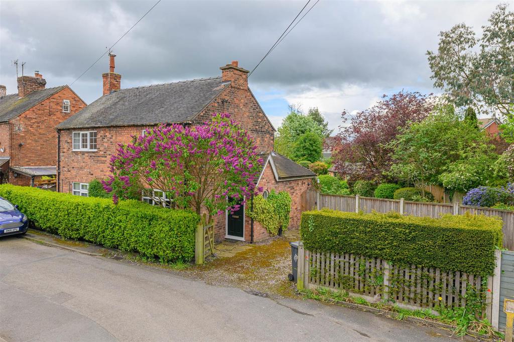 Osborne Grove, Shavington, Crewe 3 bed detached house £300,000