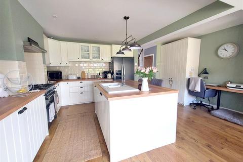 93 Bewdley Road, Stourport-on-severn, DY13 8XX