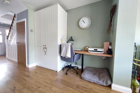 93 Bewdley Road, Stourport-on-severn, DY13 8XX