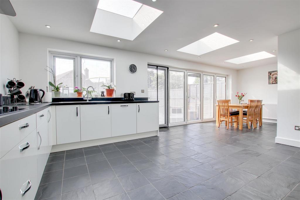 Blindmans Lane, Cheshunt 5 bed semidetached bungalow £700,000
