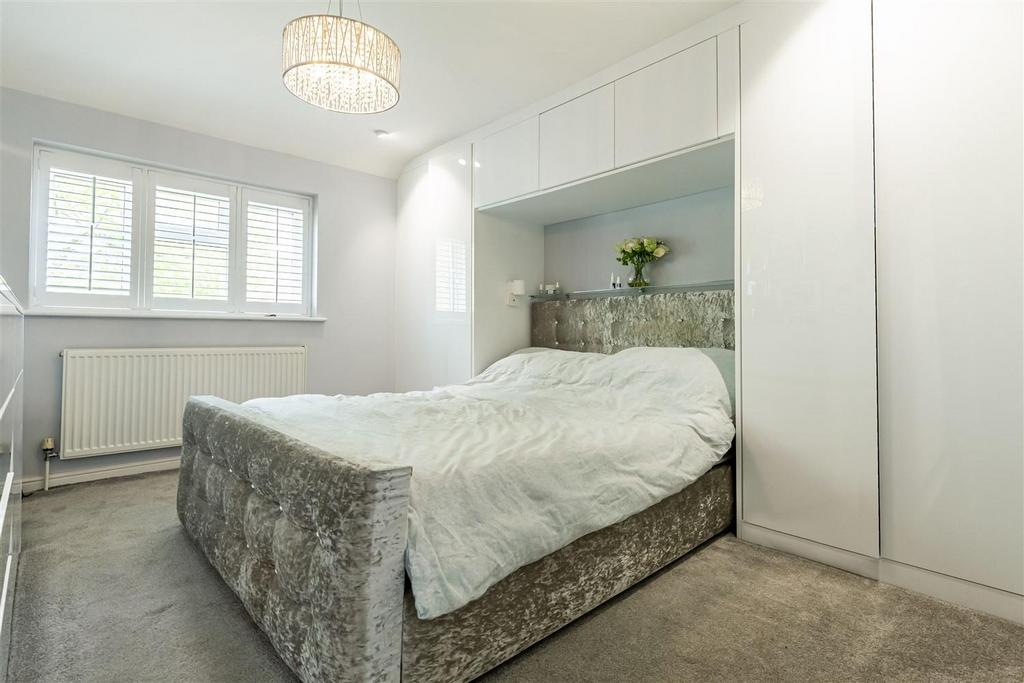 109 bed 1 (1).jpg