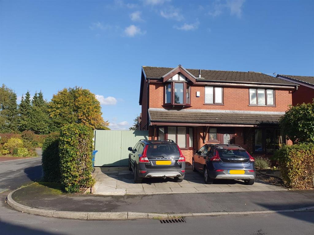 Beechfield Drive, Leigh 4 bed detached house £399,950