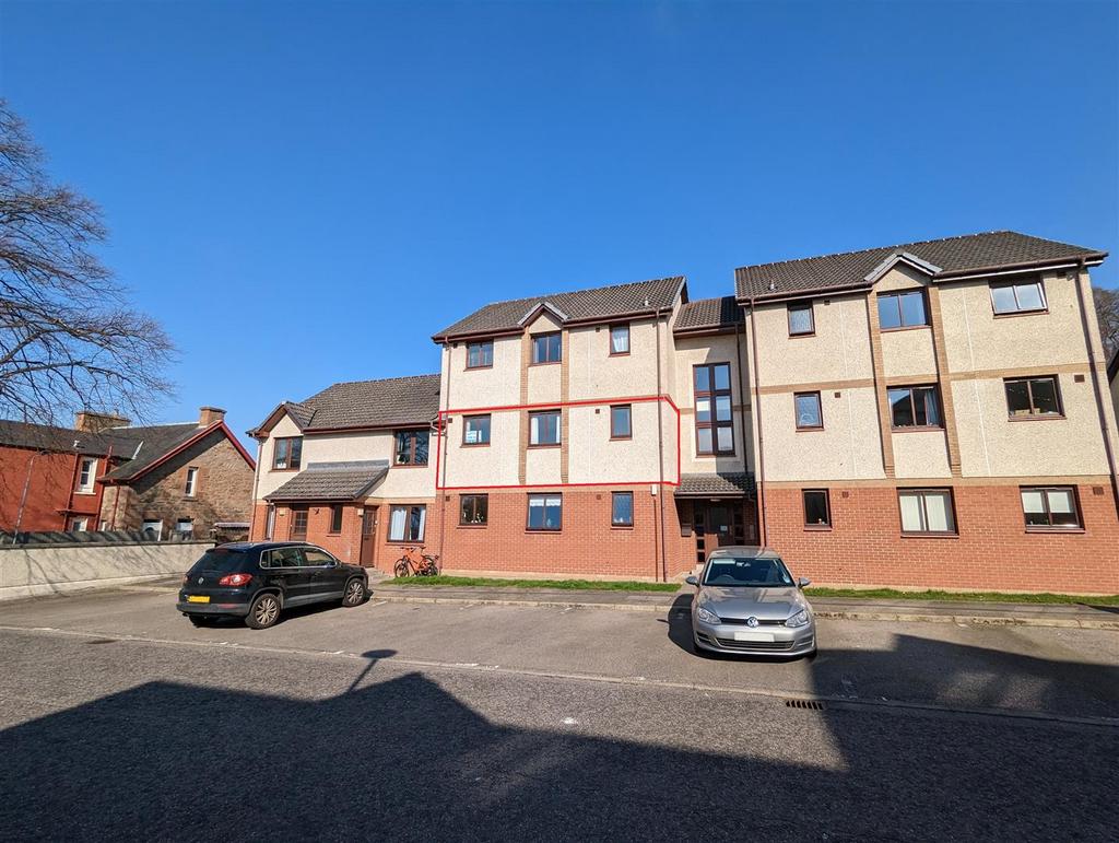 28 P Diriebught Road, Inverness IV2 3QY 2 bed flat £125,000