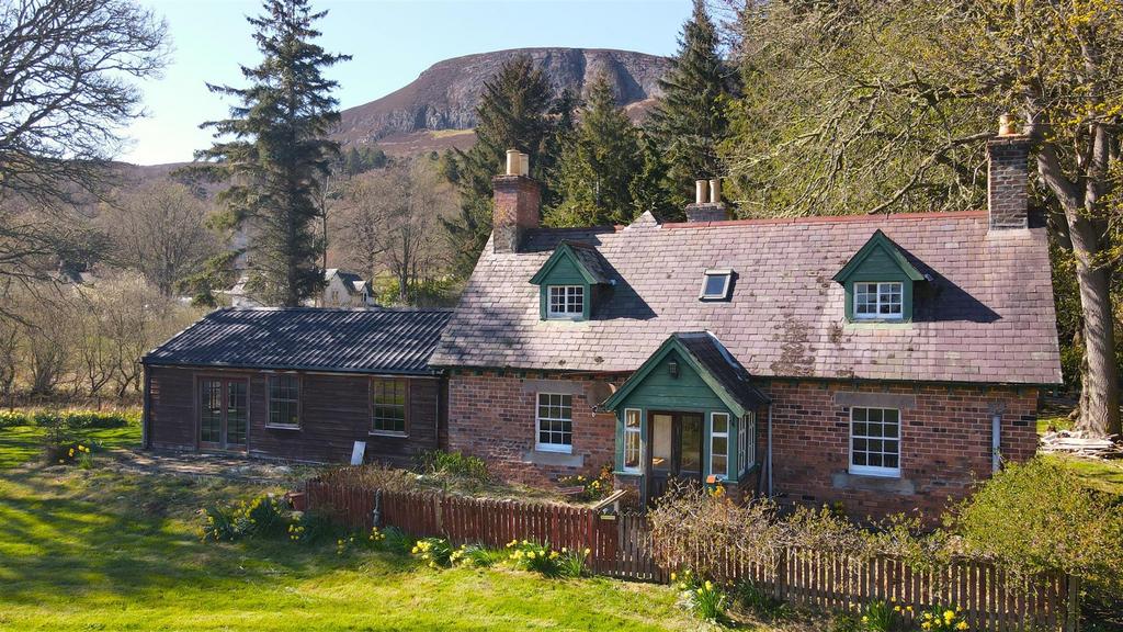Greenkeeper's cottage