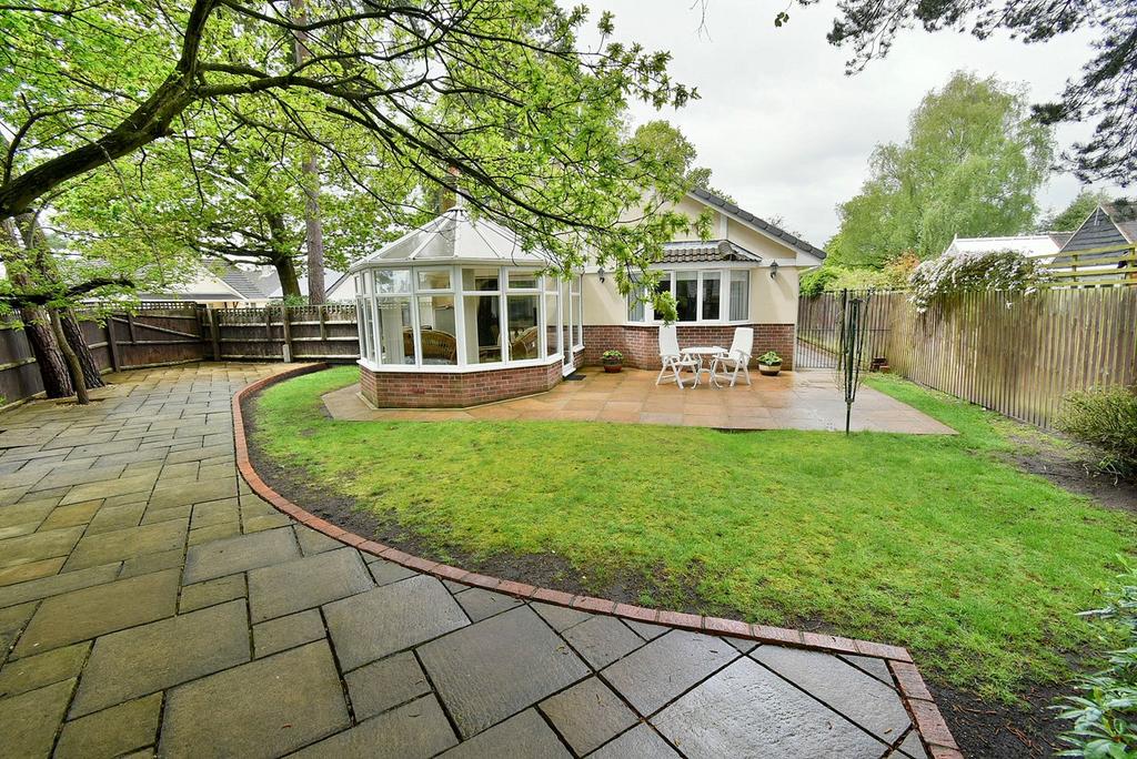 Dorset Avenue, Ferndown, BH22 3 bed detached bungalow for sale £625,000