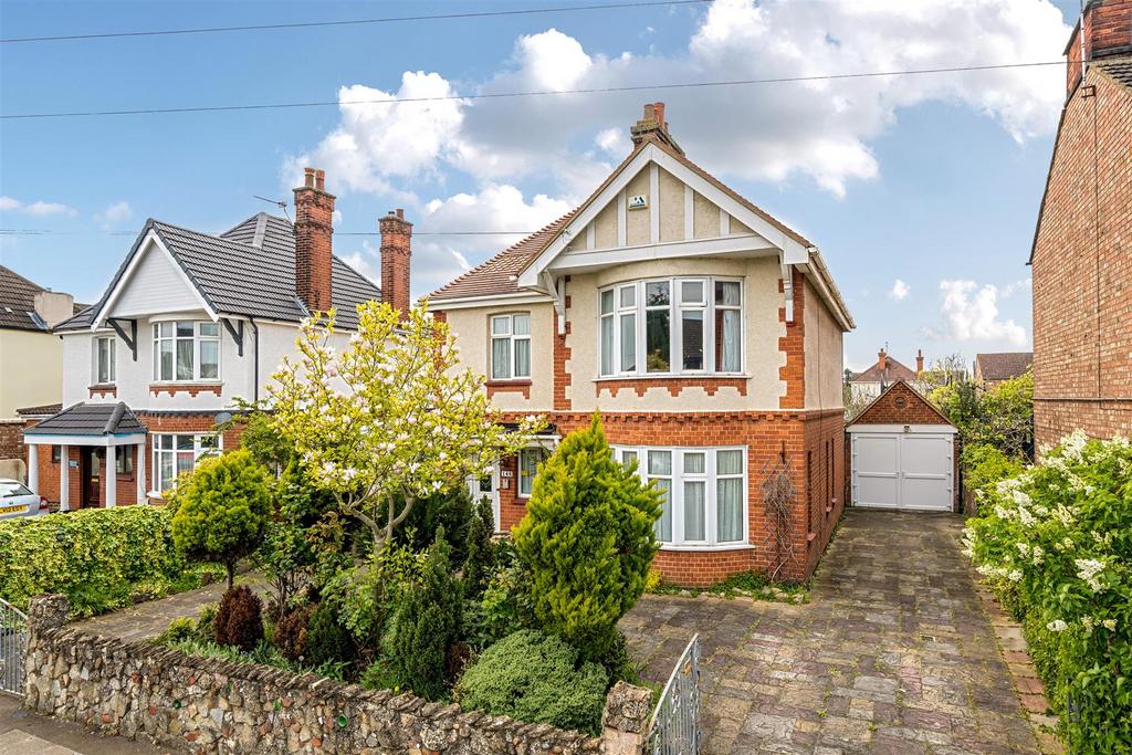 Hurst Grove, Bedford 4 bed house £450,000