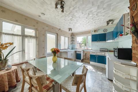 146 Hurst Grove, Bedford, MK40 4DS