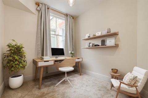 122 Revelstoke Road, London, SW18 5PB
