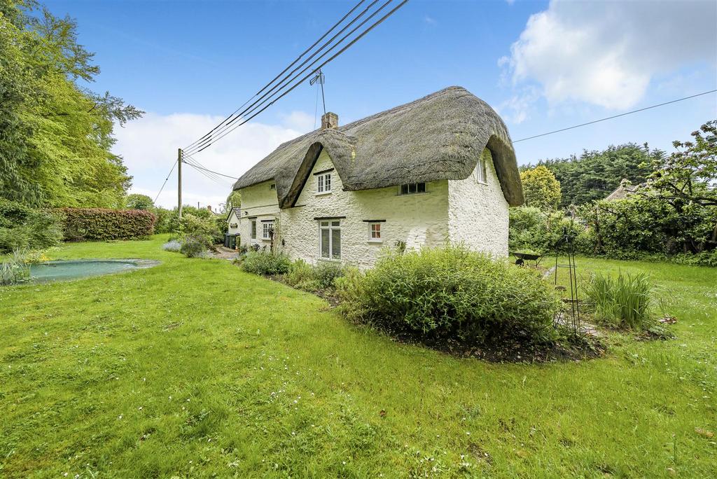 Old Road, Studley, Calne 3 bed detached house for sale £500,000