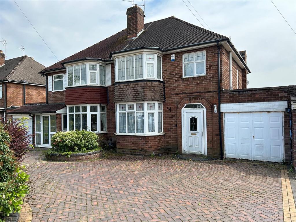 Manor Abbey Road, Halesowen, West Midlands 3 bed semidetached house for sale £365,000