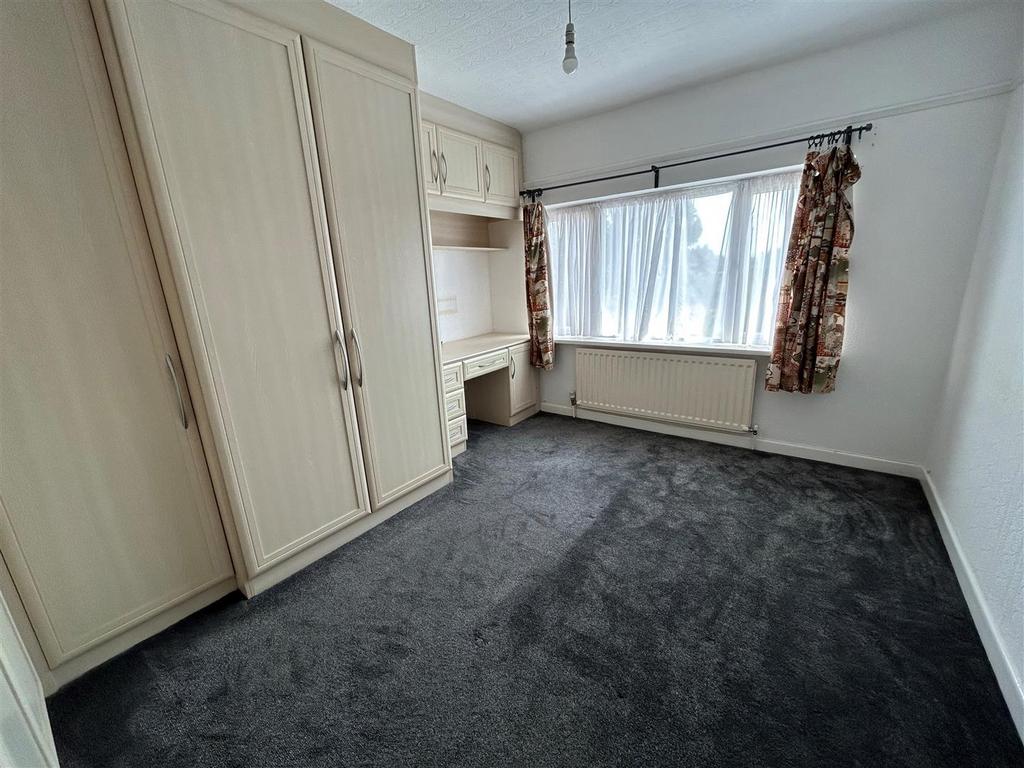 Manor Abbey Road, Halesowen, West Midlands 3 bed semidetached house