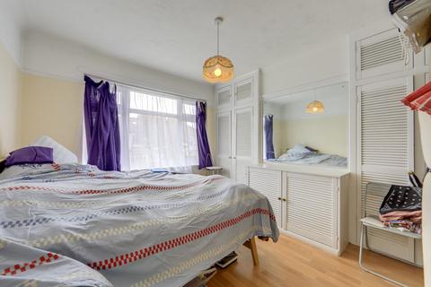 302 Manor Lane, London, SE12 0TF