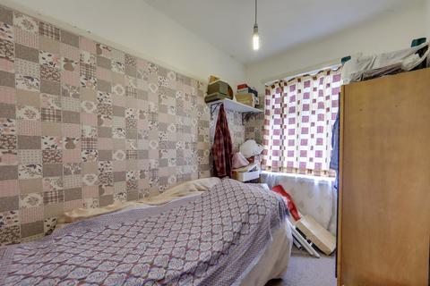 302 Manor Lane, London, SE12 0TF