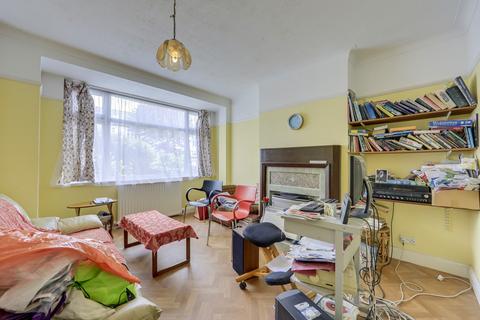 302 Manor Lane, London, SE12 0TF