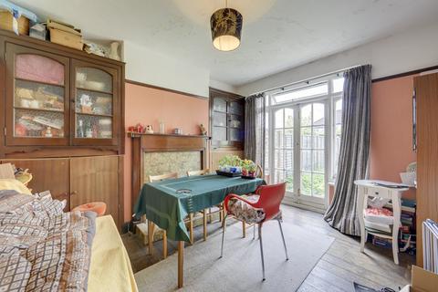 302 Manor Lane, London, SE12 0TF