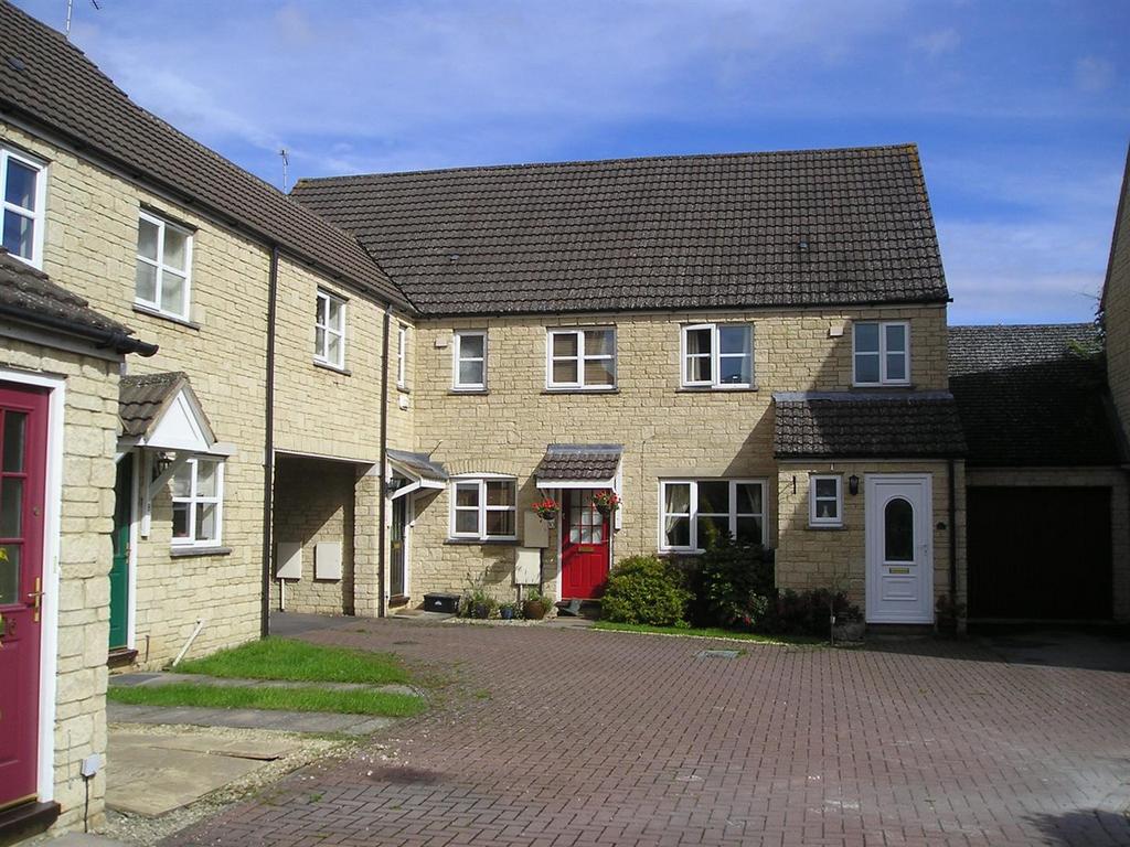 Swansfield, Lechlade 2 bed terraced house £900 pcm (£208 pw)