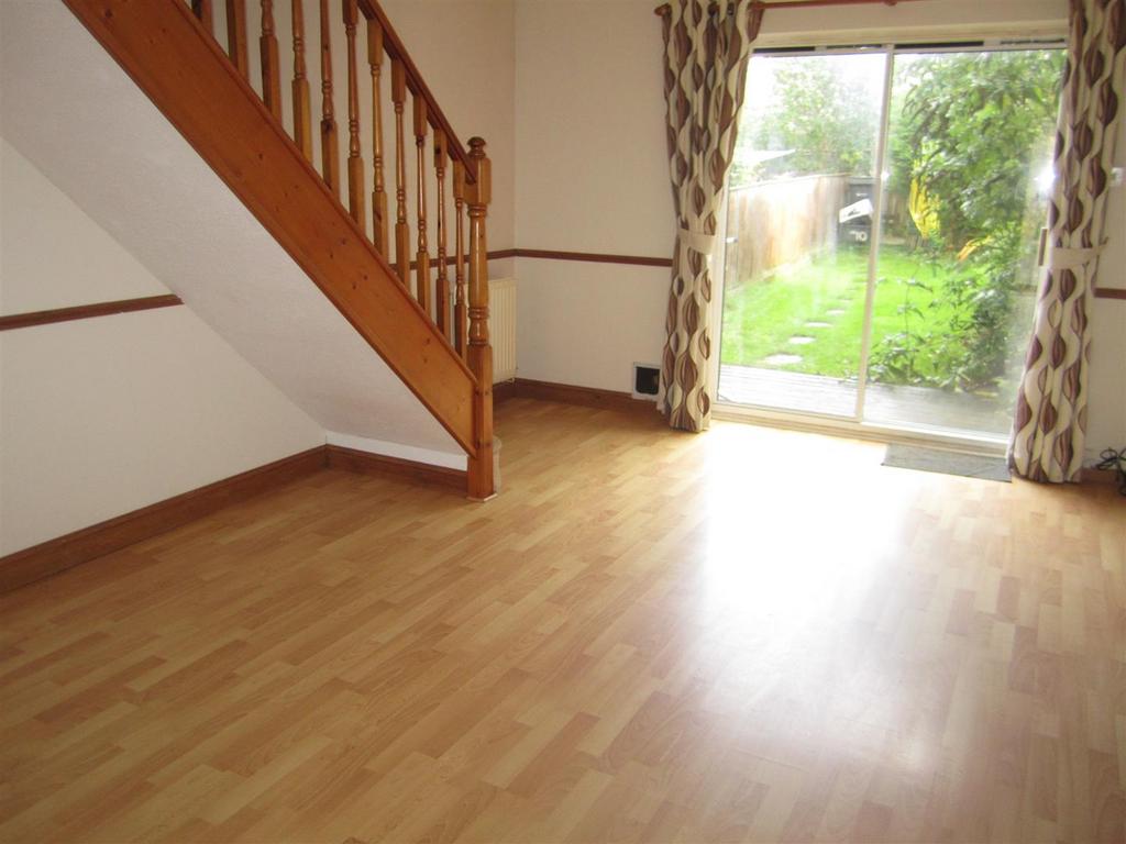 Swansfield, Lechlade 2 bed terraced house £900 pcm (£208 pw)