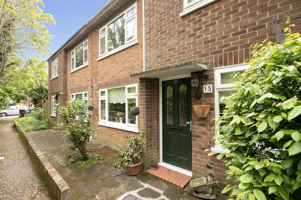 Rookwood Gardens, London E4 2 bed flat for sale £330,000