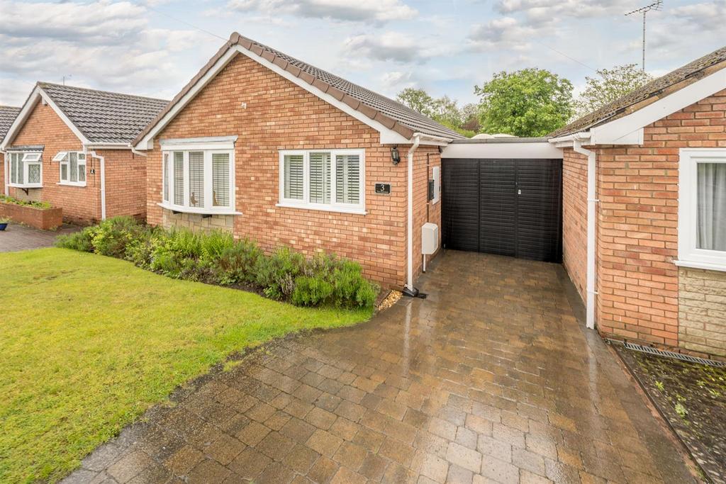 The Grazings, Kinver, DY7 6JH 3 bed detached bungalow for sale £410,000