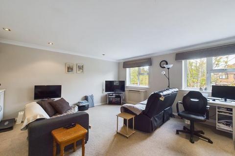 2 bedroom flat for sale, Carlisle Court, Southampton SO16