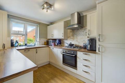 2 bedroom flat for sale, Carlisle Court, Southampton SO16