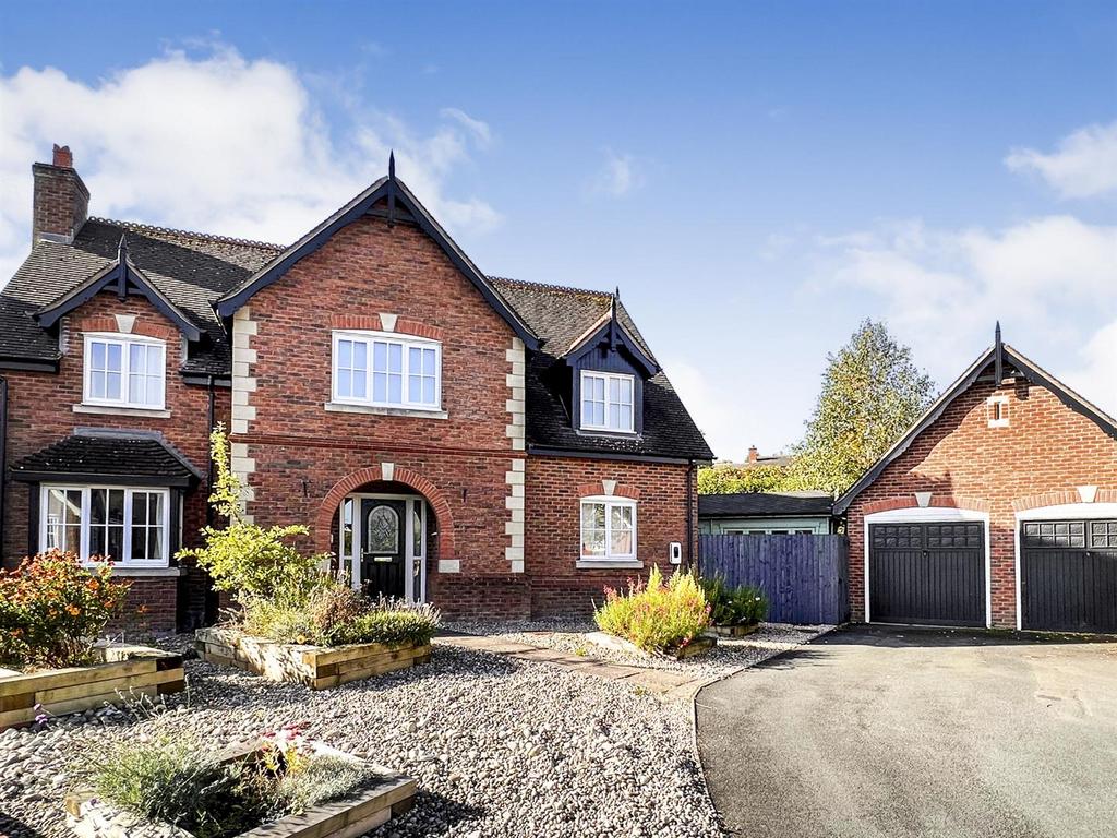 Carneddau Close, Trefonen, Oswestry 5 bed detached house for sale £