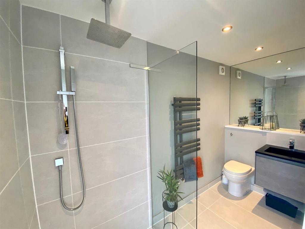97a stocks bank road ensuite to master.jpg