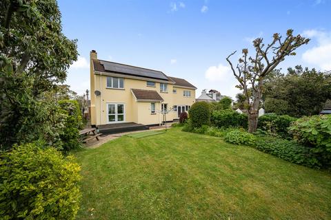 12 Foxhill, Northam, Bideford, EX39 1BP