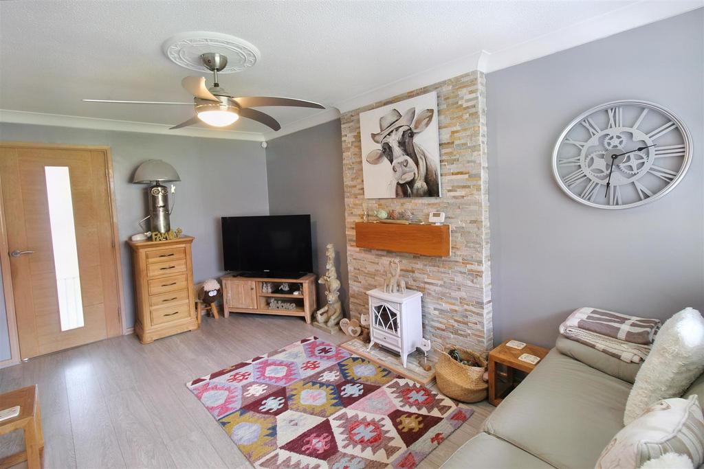 Redcliffe Close, Redbrook, Barnsley S75 2RU 2 bed detached house for