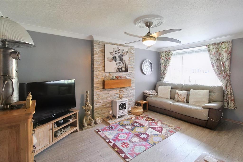 Redcliffe Close, Redbrook, Barnsley S75 2RU 2 bed detached house £199,950