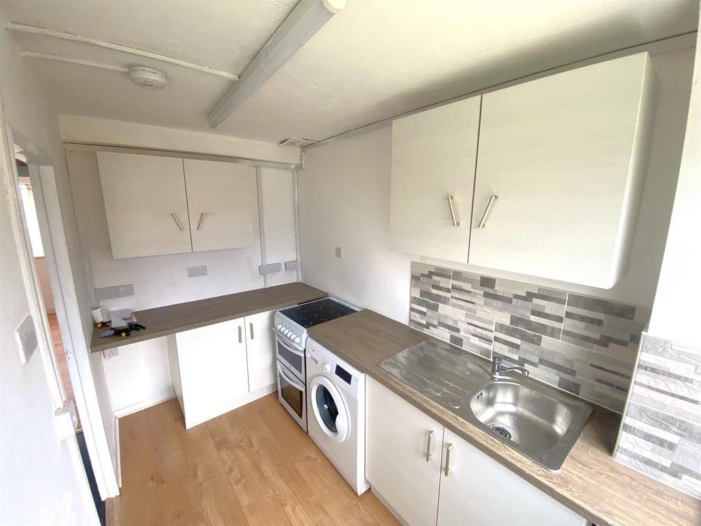Madeley Road, Kingswinford 3 bed flat £775 pcm (£179 pw)
