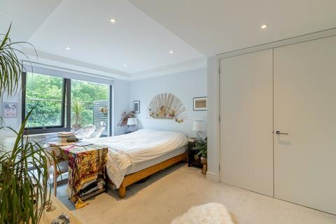 2 bedroom apartment to rent, Knaresborough Drive, Southfields, SW18