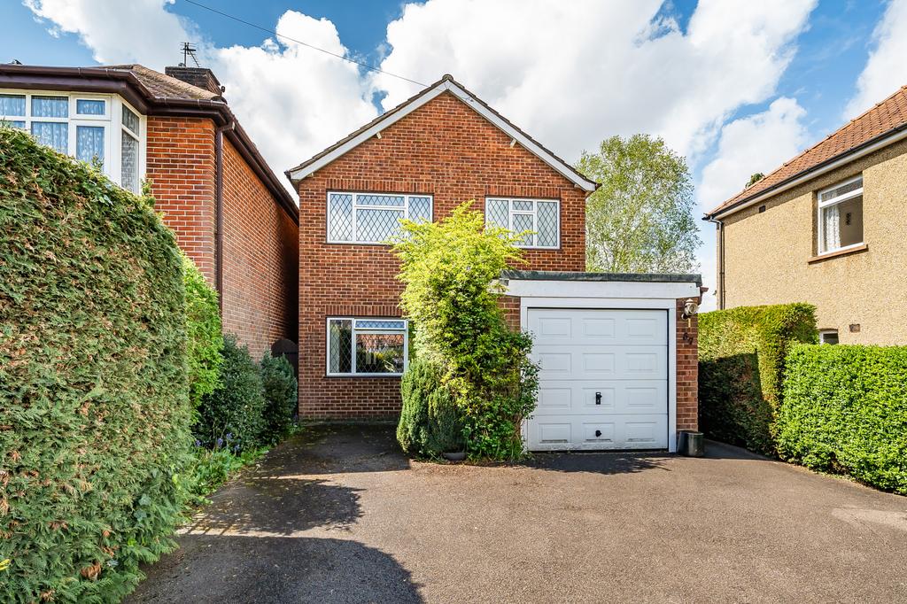 Ashley Road, Farnborough, GU14 3 bed detached house for sale £525,000