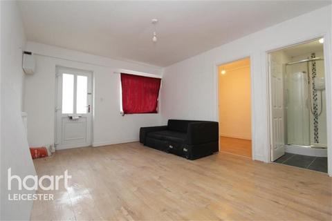 2 bedroom flat to rent, Nevanthon Road