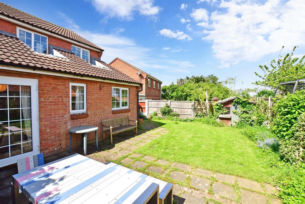 Archer Road, Chatham, Kent 4 bed detached house for sale £425,000
