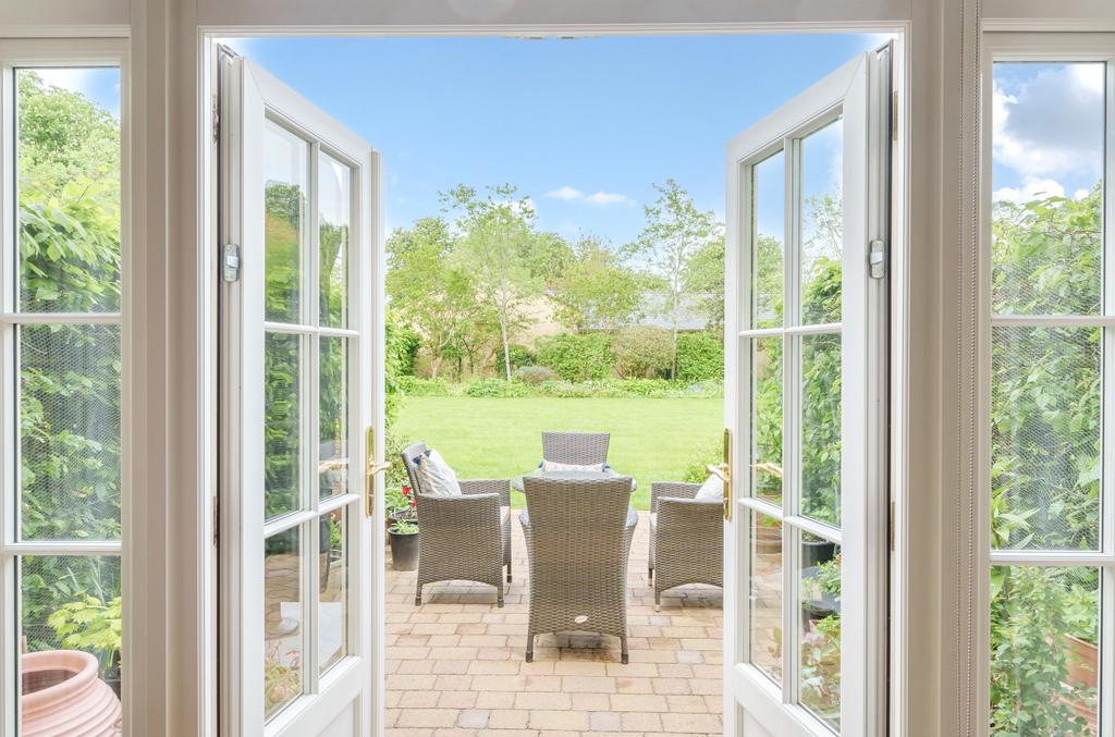 The Stables, Lechlade, Gloucestershire, GL7 3 bed terraced house for