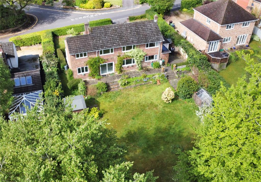 Elsenwood Drive, Camberley, Surrey, Gu15 4 Bed Detached House - £950,000