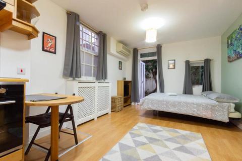 Studio to rent, Gloucester Street, Pimlico, London, SW1V