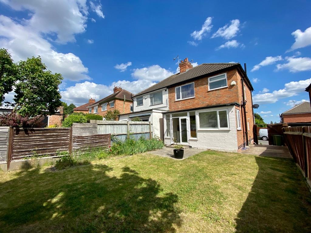 Cleveleys Avenue, Leicester, LE3 2GG 3 bed semidetached house £270,000