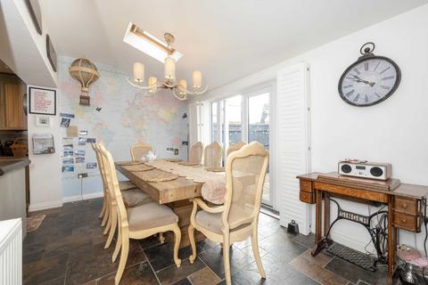 5 bedroom end of terrace house for sale, London Road, Chipping Norton