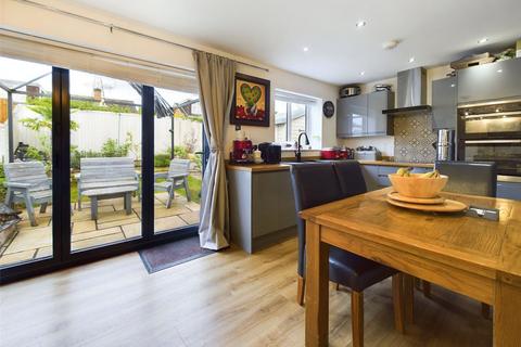 2 bedroom bungalow for sale - Springbank Road, Cheltenham, Gloucestershire, GL51
