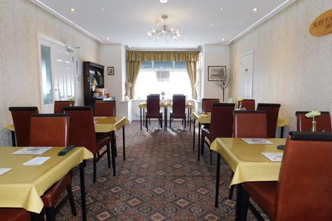 Guest house for sale - 10 Saxby Avenue, Skegness PE25
