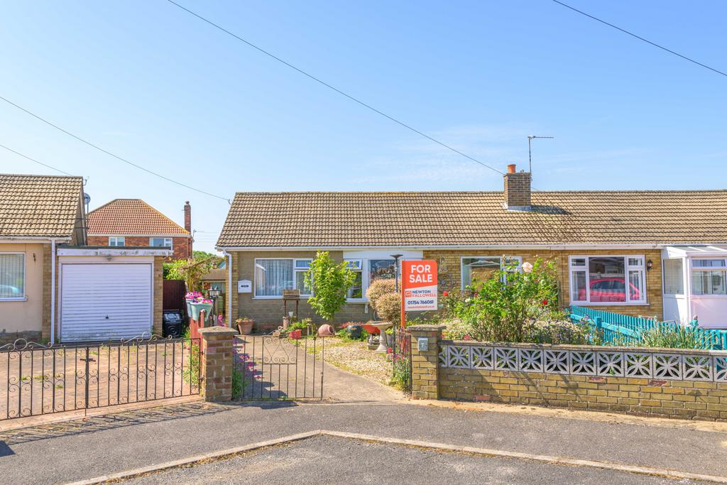 Elizabeth Court, Chapel St Leonards PE24 2 bed semidetached bungalow
