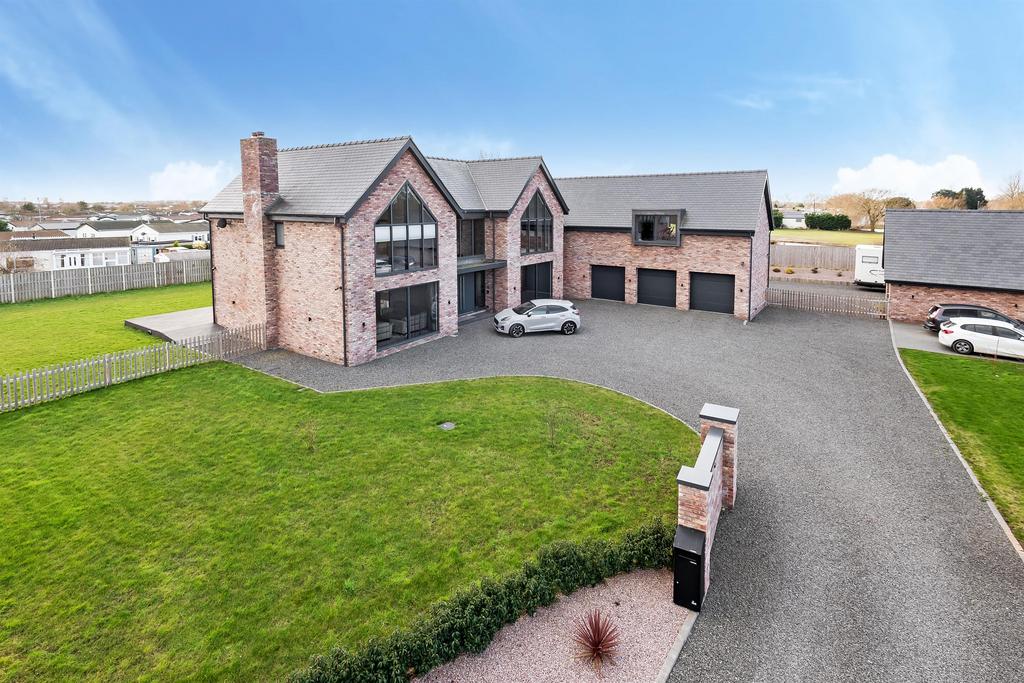 Five Acres Crescent, Skegness PE25 5 bed detached house for sale £
