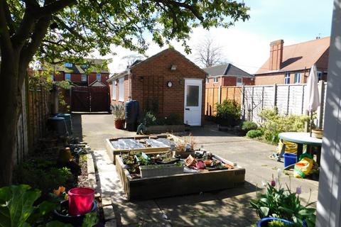 5 bedroom semi-detached house for sale - Ida Road, Skegness PE25