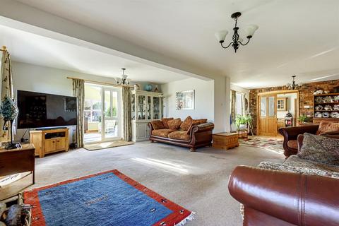 Sundial House Mill Lane, Burgh Le Marsh, Skegness, PE24 5BU