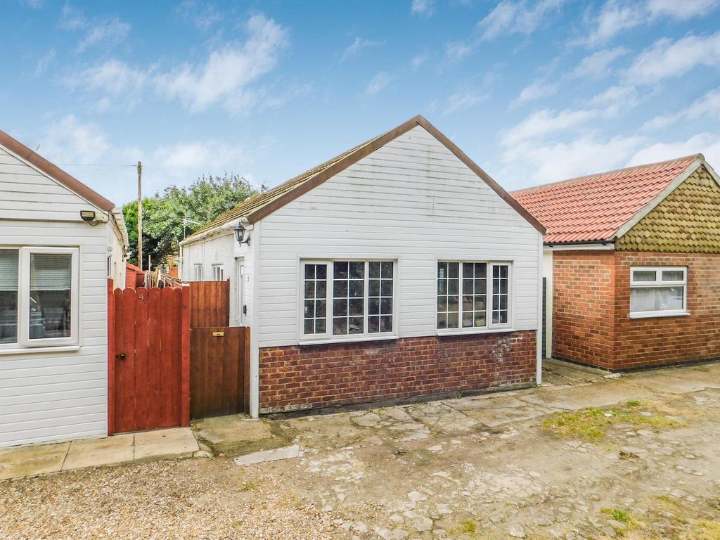 Sea Bank Road, Chapel St Leonards PE24 2 bed detached bungalow £95,000